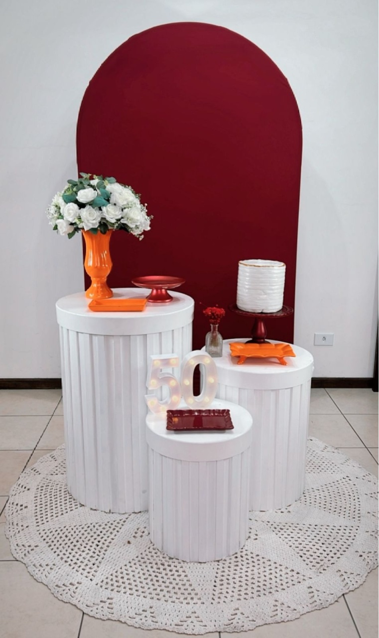 Composição Marsala Com Laranja  - Cilindros Ripados Branco - TudFestas