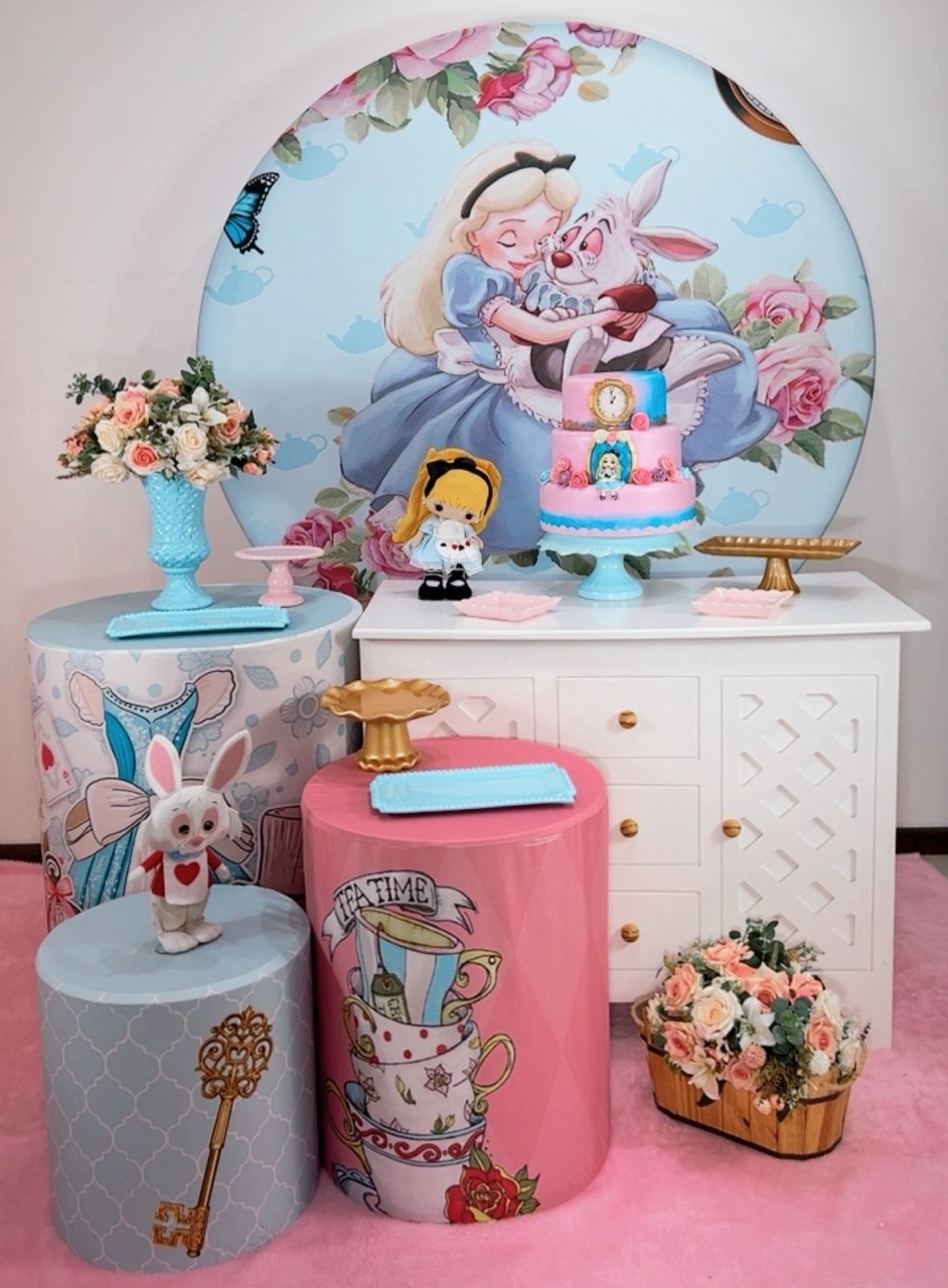 Kit Ouro Alice No País das Maravilhas - Painel Floral - Modelo 2 - TudFestas