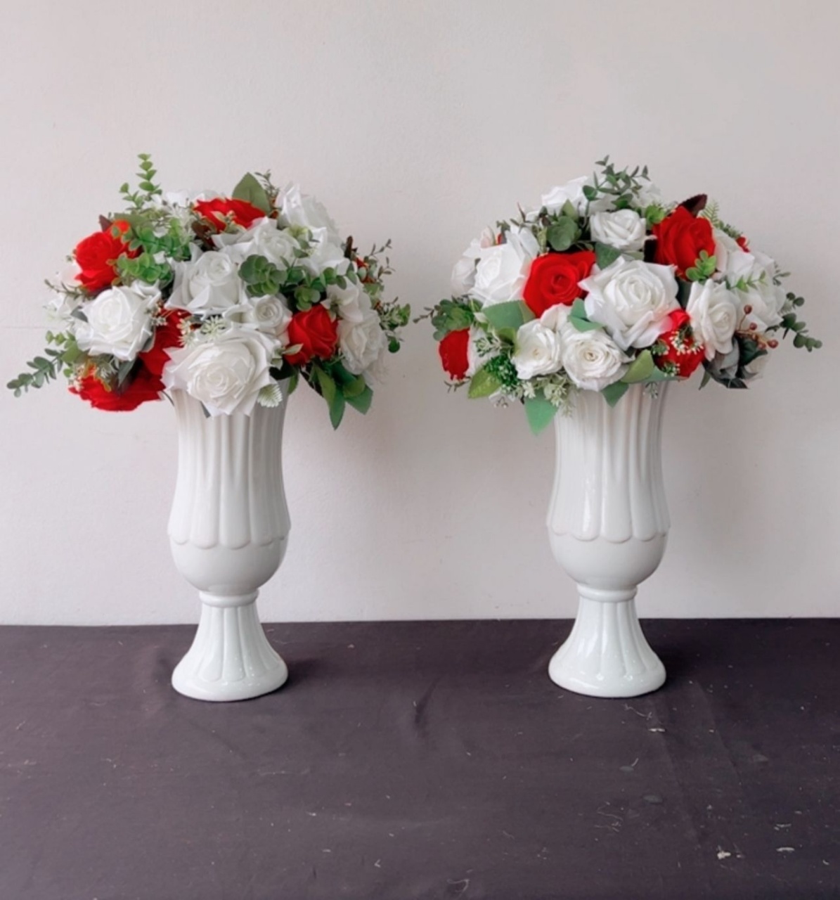 Arranjo de Flores Rosas Vermelhas E Brancas - Kit - TudFestas
