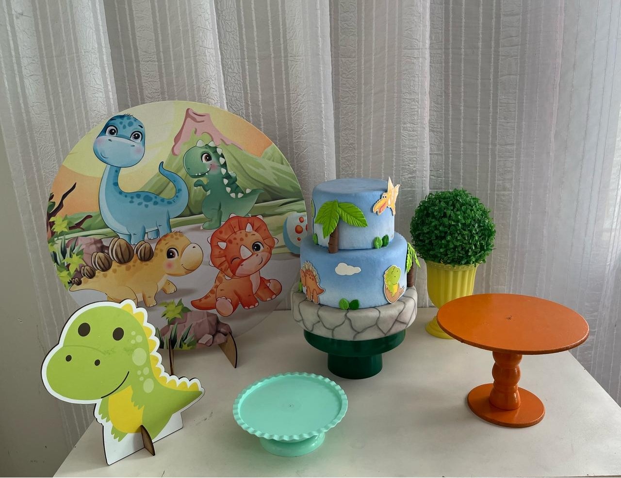 Kit Mesa Dino - Olaf Decoracao e pegue monte 