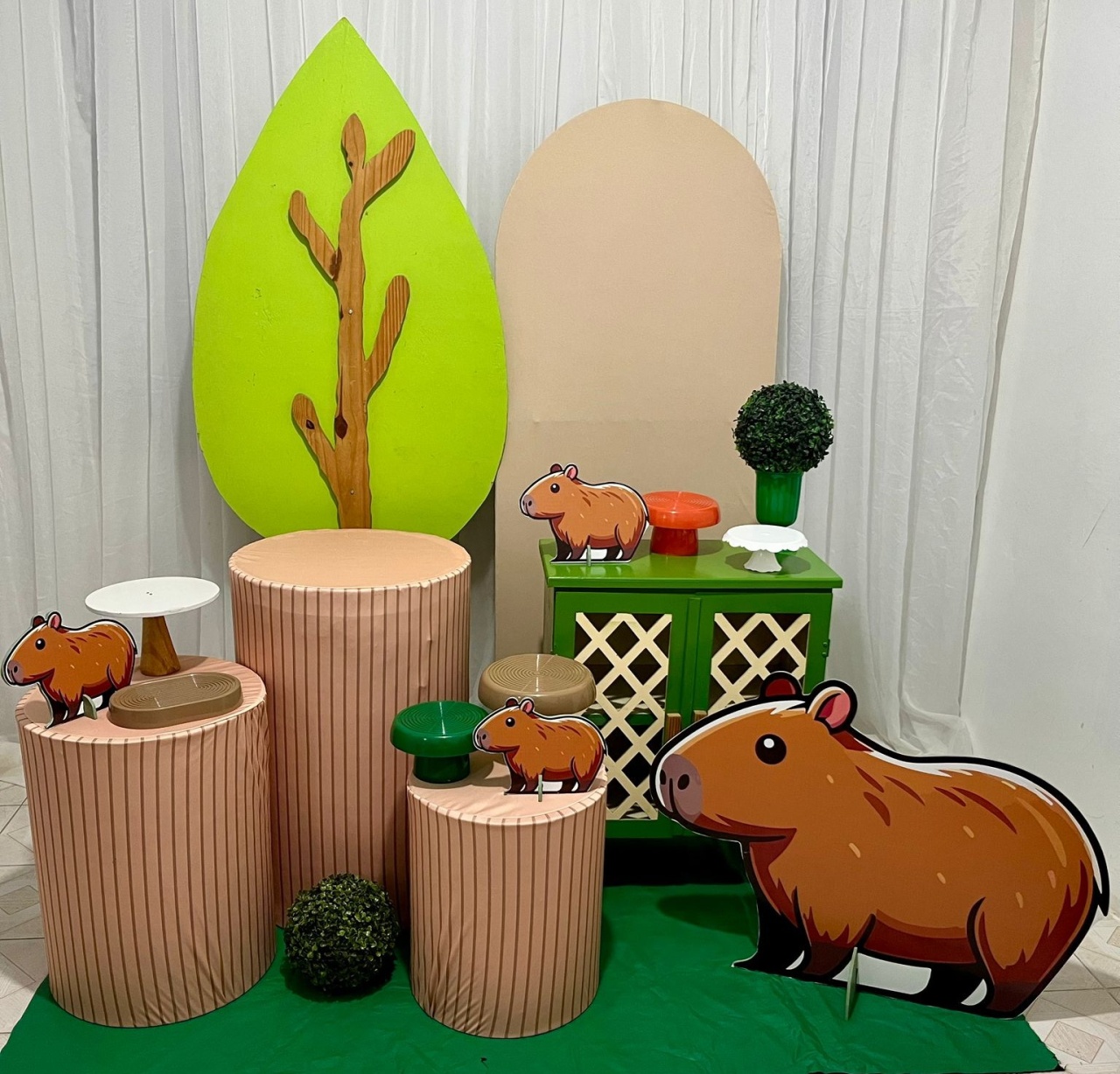 Composição Capivara1 - Olaf Decoracao e pegue monte 