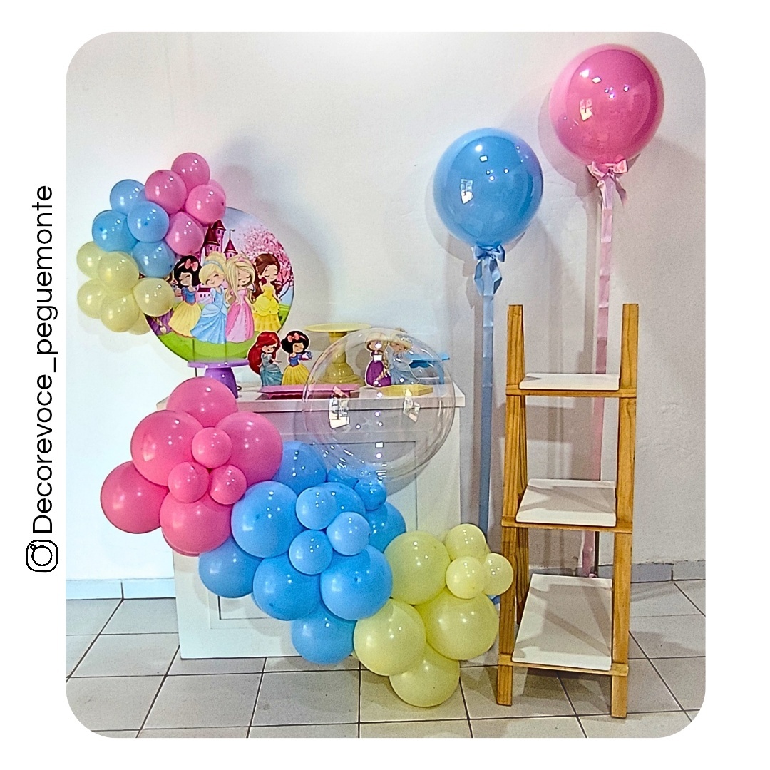 Kit Mesa As Princesas Cute + Cômoda + Balão + Escadinha + 2 Pedestal - Decore Você Pegue & Monte