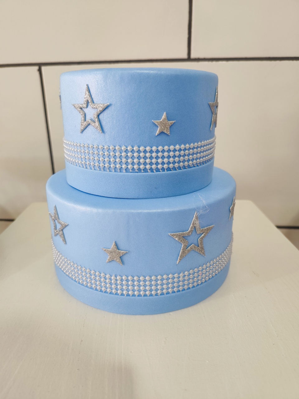 Bolo Fake Azul Com Prata  - Decore Você Pegue & Monte