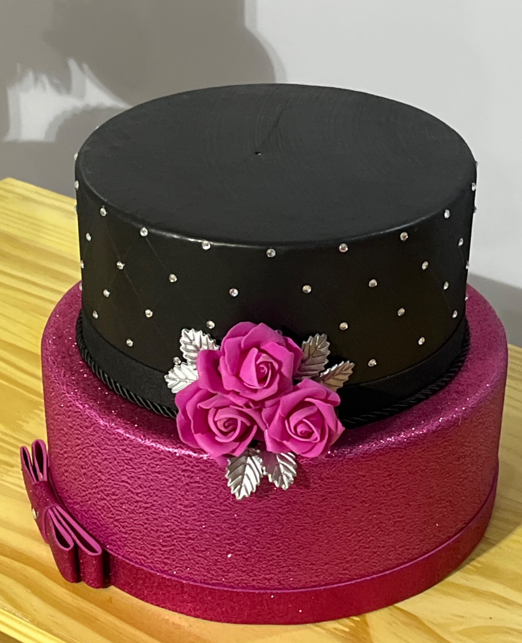 Bolo Fake Pink E Black - Ns Decorações Pegue e Monte