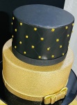 Bolo Fake Preto Com Dourado - imagem 1