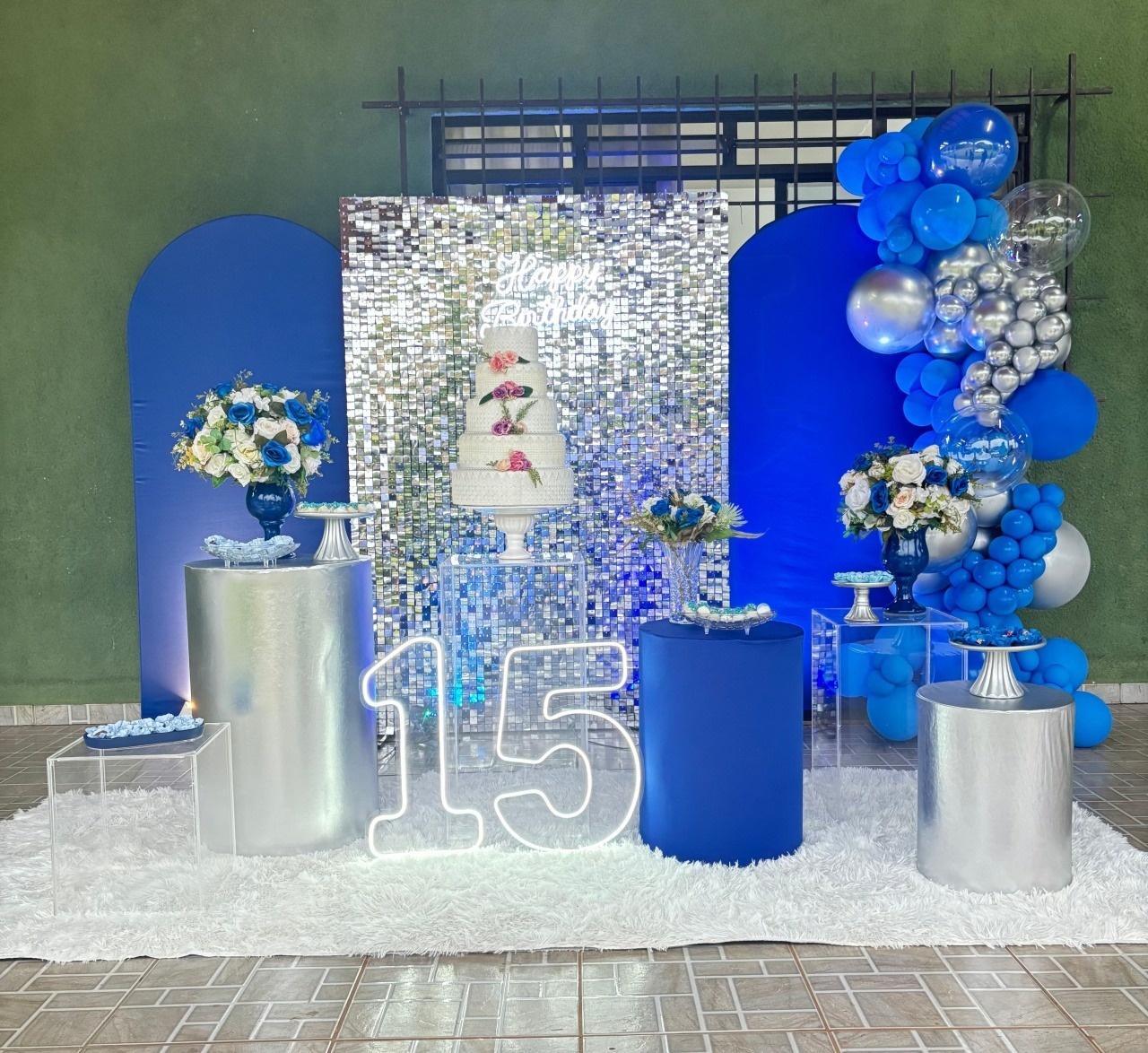 Composição 15 Anos Azul Royal - João e Maria Festas 