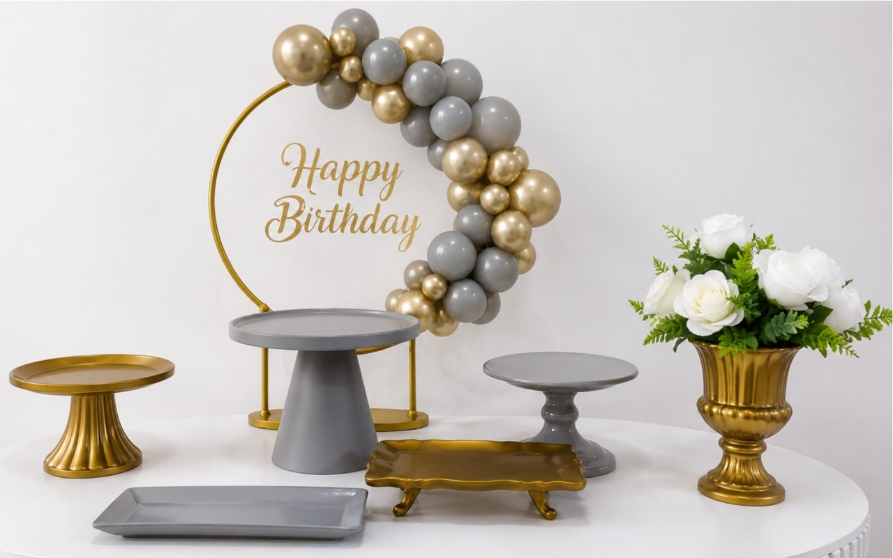 Festa Na Mesa Cinza E Dourado - João e Maria Festas 