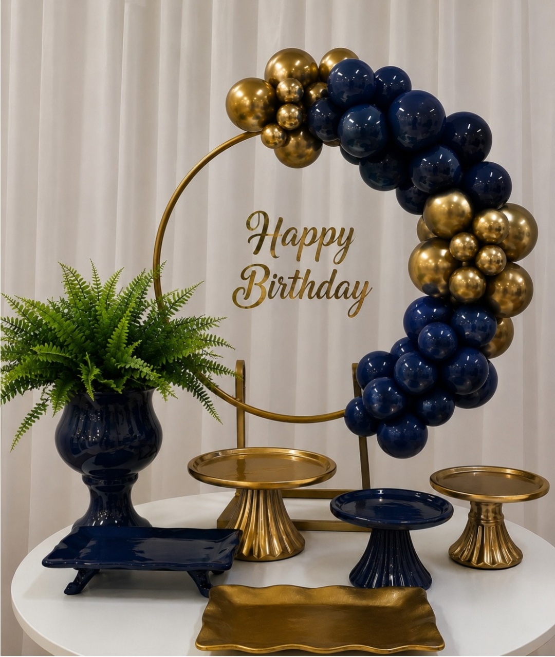 Festa Na Mesa Azul Escuro E Dourado - João e Maria Festas 