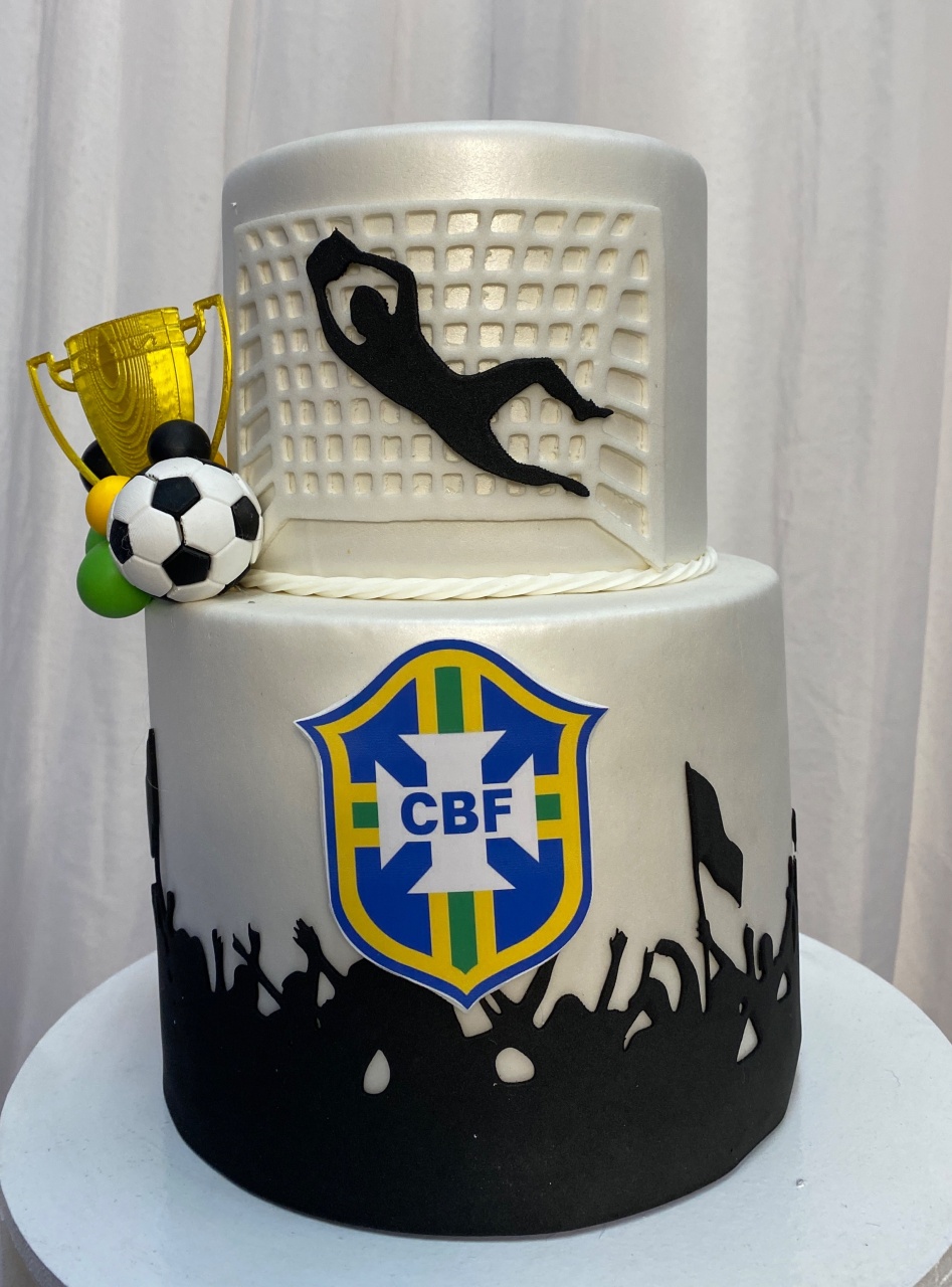 Bolo Fake - 2 Andares Futebol - João e Maria Festas 