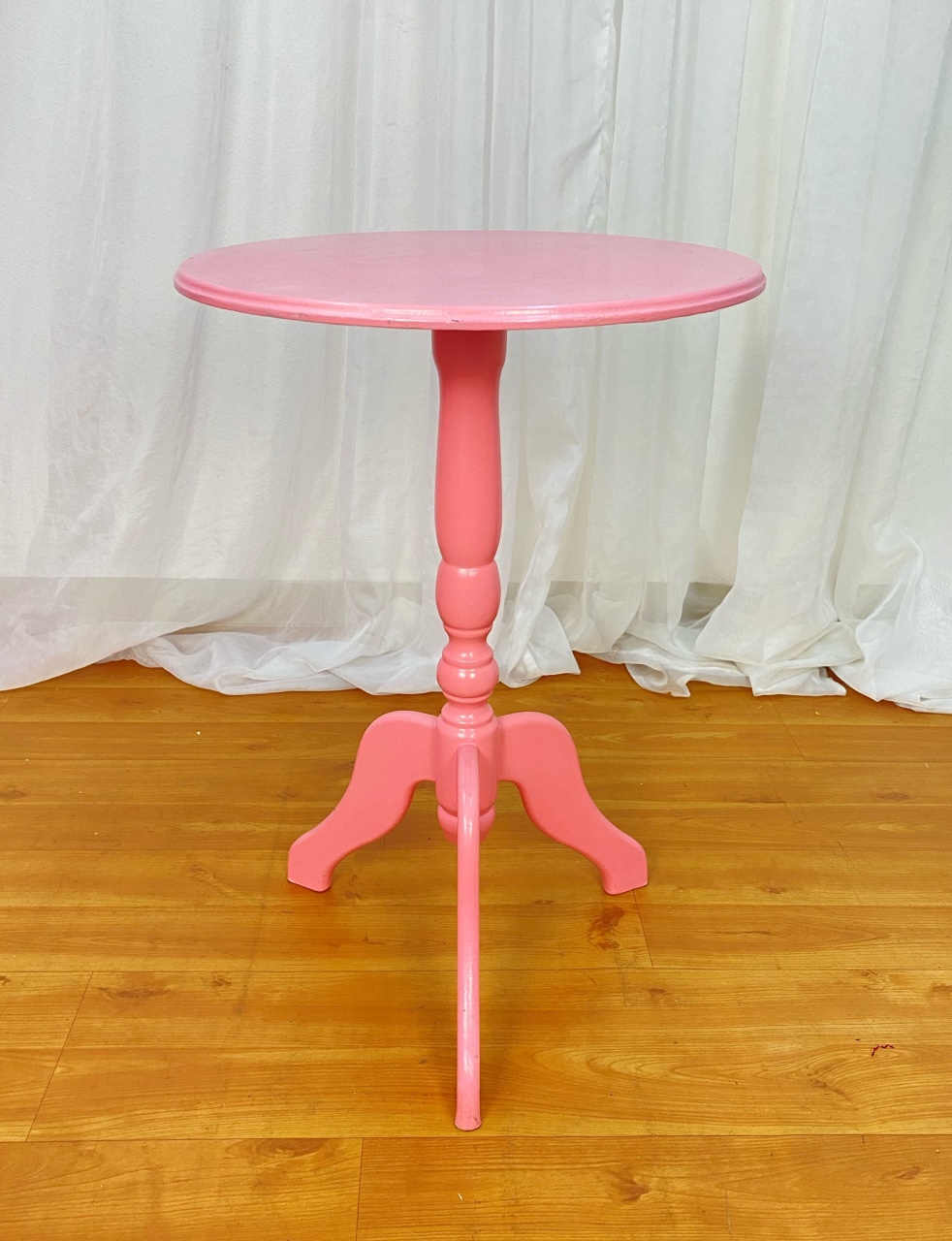 Mesa Redonda Lateral Rosa - João e Maria Festas 