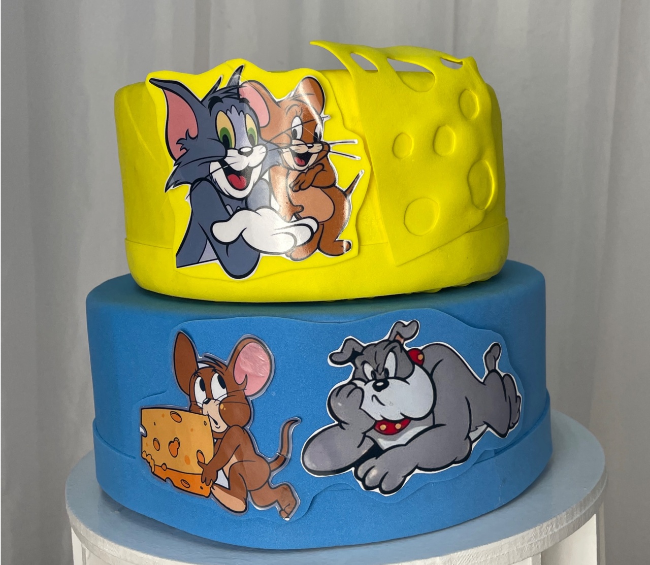 Bolo Fake - Tom E Jerry - João e Maria Festas 
