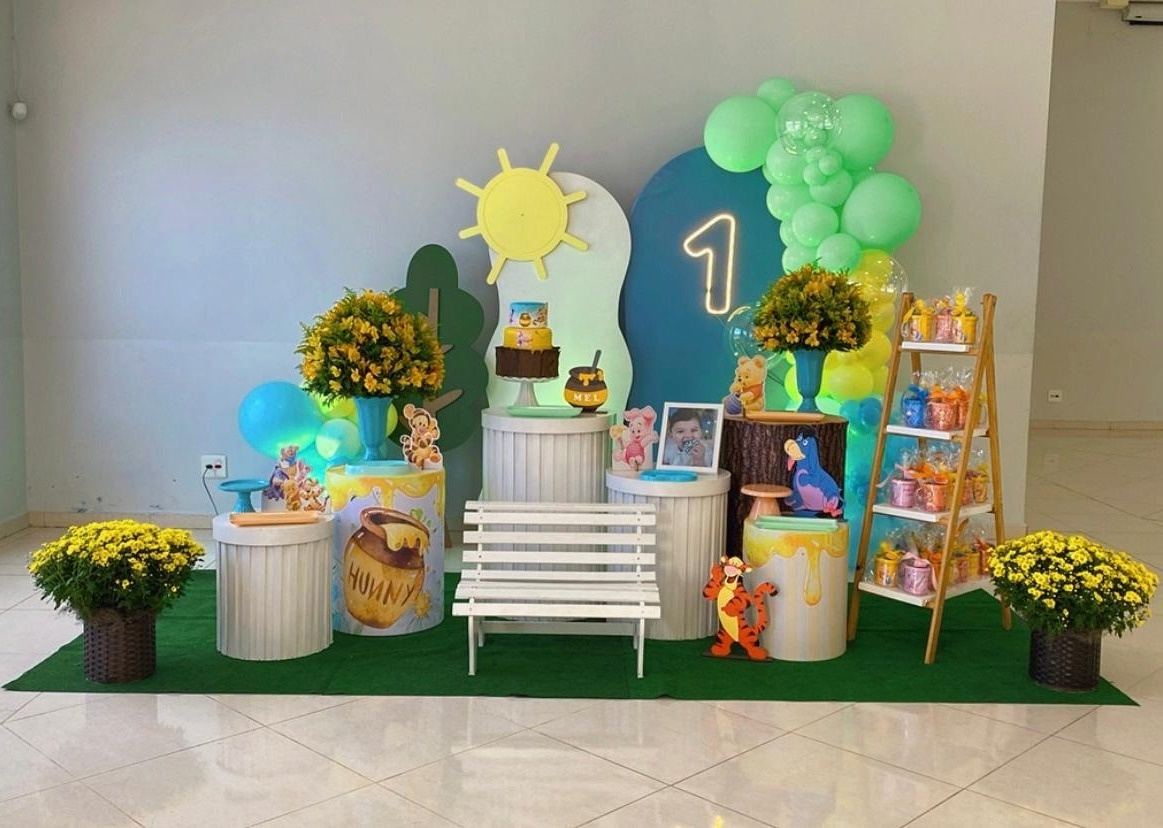 Composição Luxo Ursinho Pooh - João e Maria Festas 
