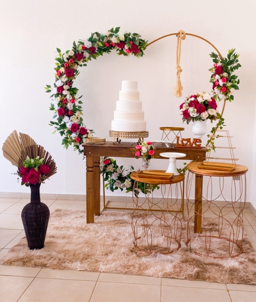 Casamento - Arco de Coração Fucsia 02 - João e Maria Festas 