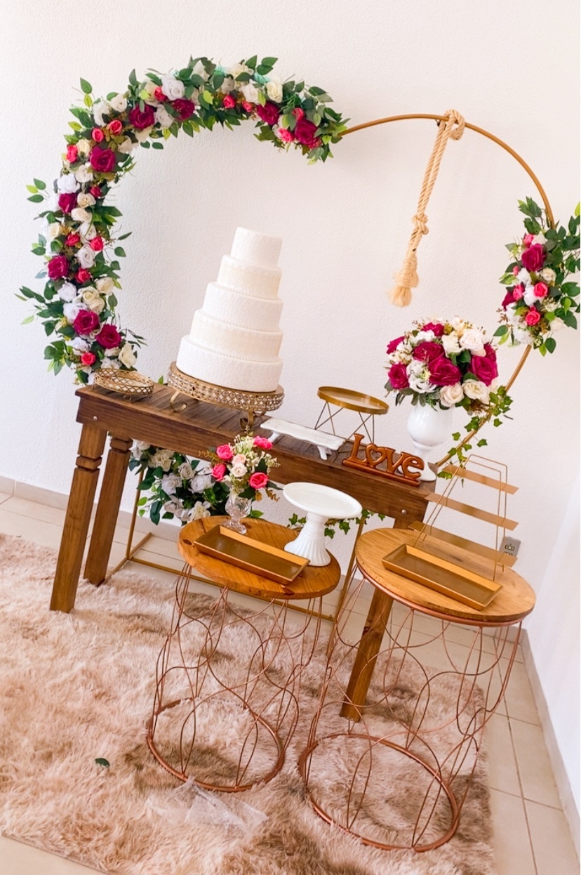 Casamento - Arco de Coração Fucsia - João e Maria Festas 