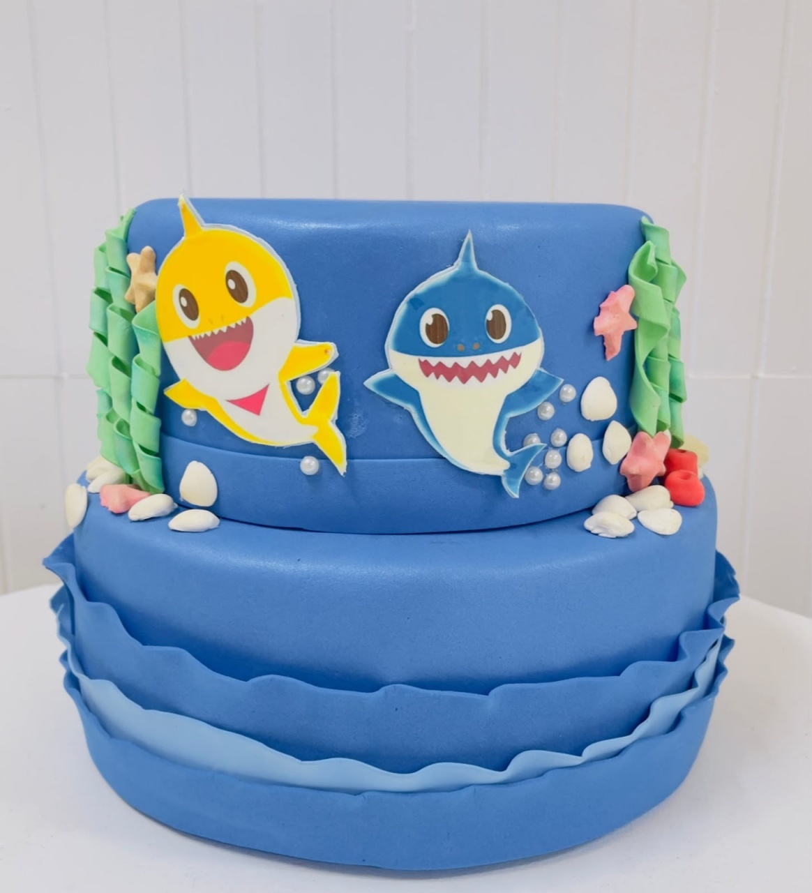 Bolo Fake - Baby Shark Azul - João e Maria Festas 