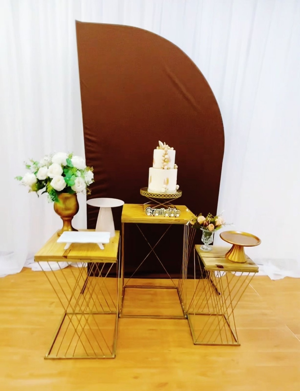 Composição Marrom E Dourado -Feminino/Masculino - João e Maria Festas 