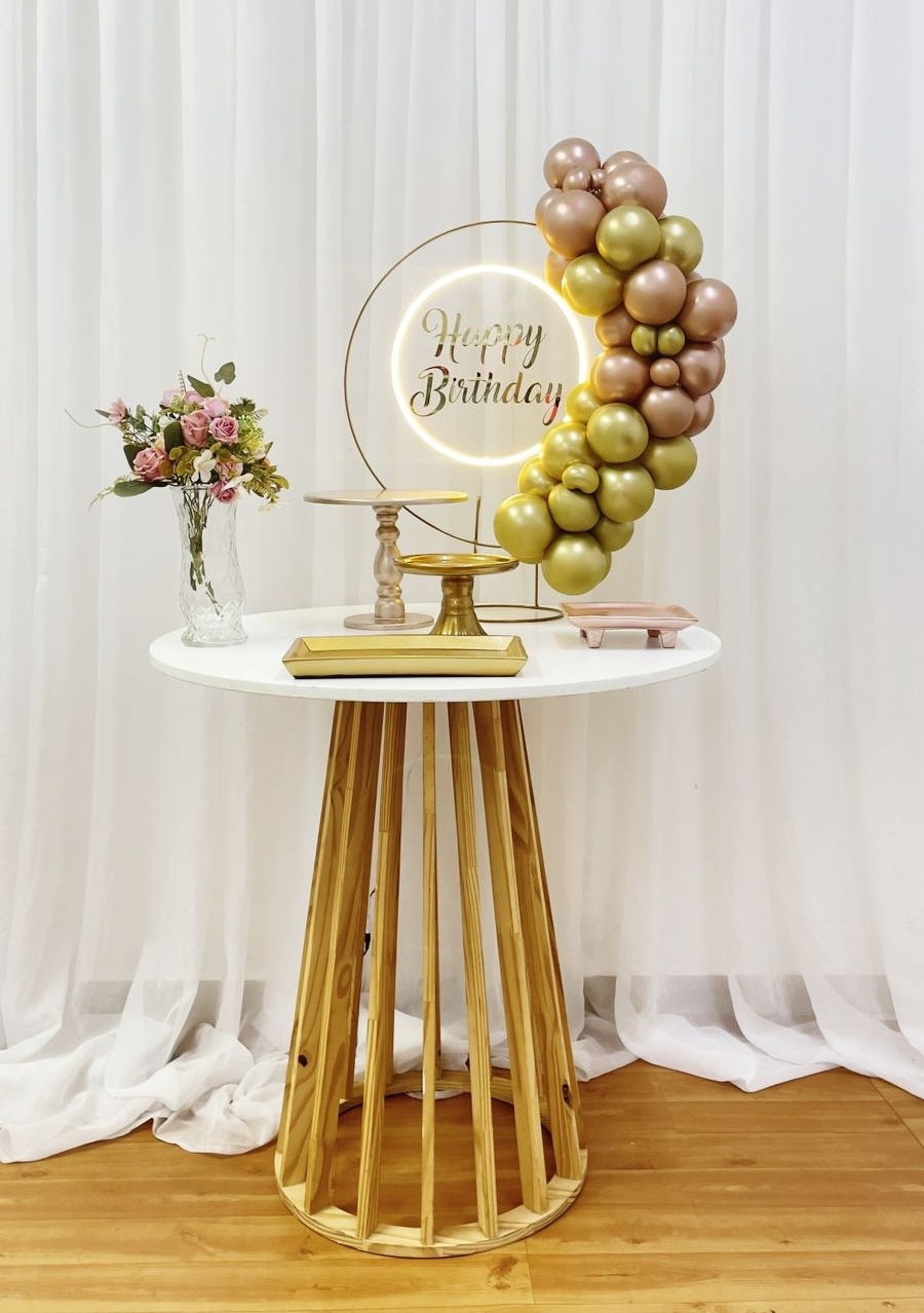 Festa Na Mesa Painel Led- Rose Gold E Dourado+ Mesa  - João e Maria Festas 