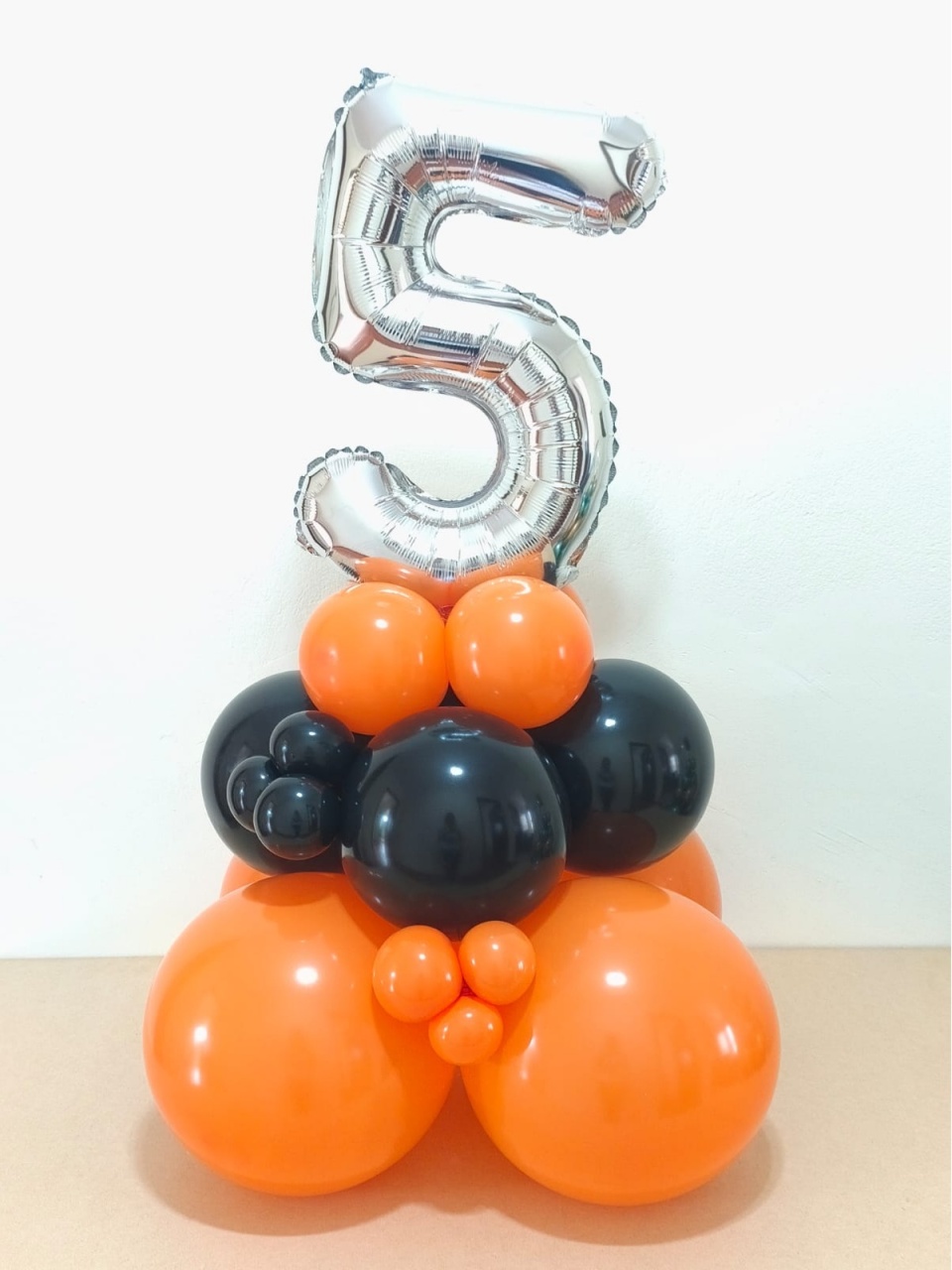 Arranjo Com Idade Personalizado Laranja E Preto - pampegueemonte