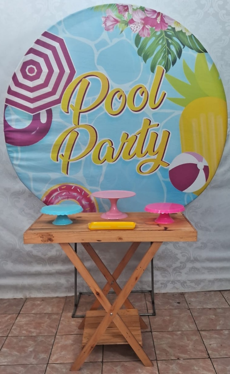 Pool Party/ Menina - gracypeguemonte