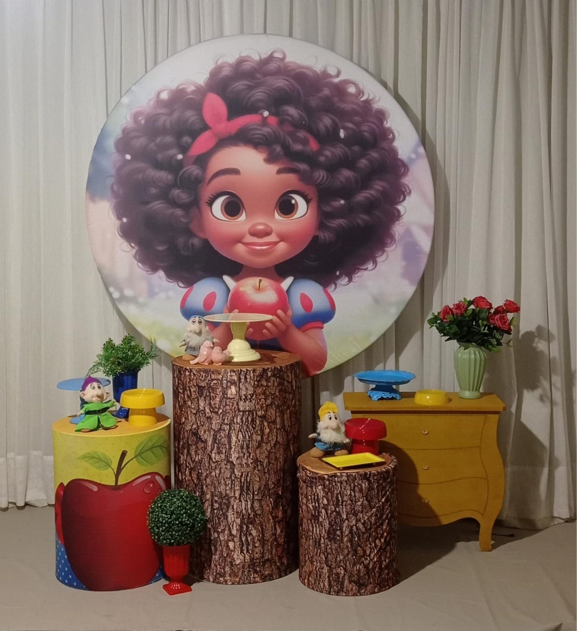 Branca de Neve Negra Safira  - Tok de Festas 