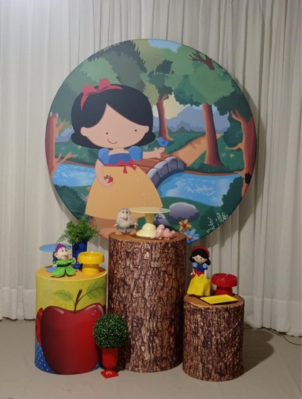 Branca de Neve  Jovem   Rubi  - Tok de Festas 
