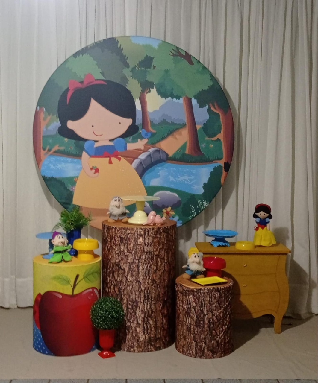 Branca de Neve Jovem  Safira  - Tok de Festas 