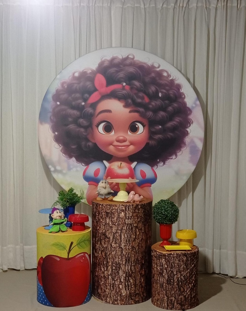 Branca de Neve Preta Rubi  - Tok de Festas 