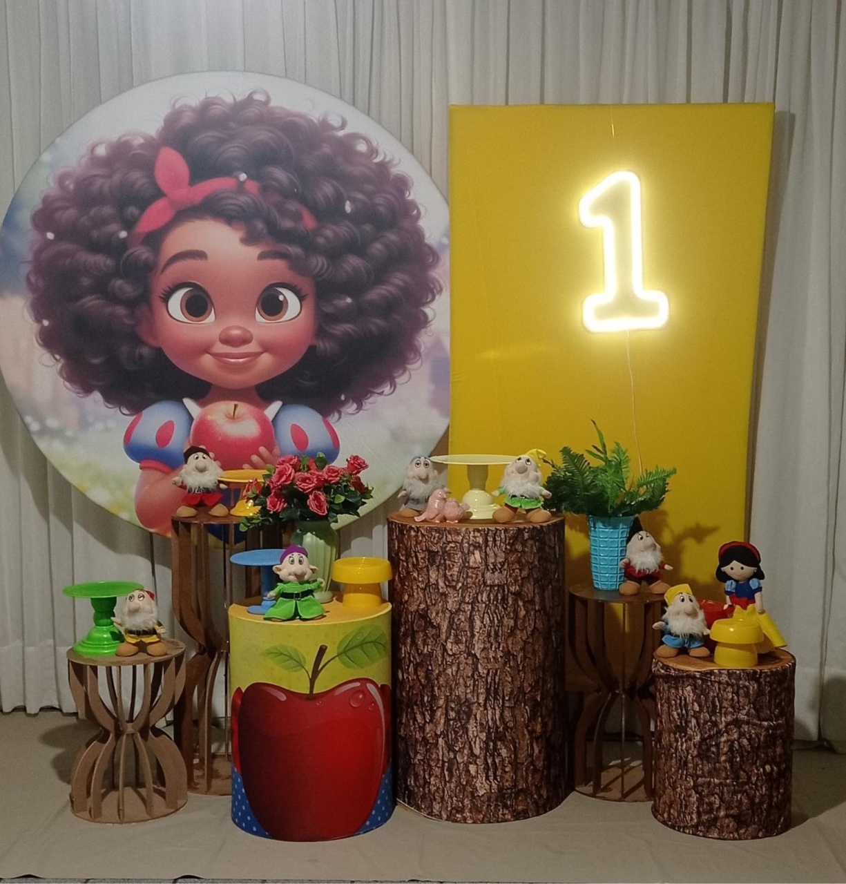 Branca de Neve Preta Jade  - Tok de Festas 