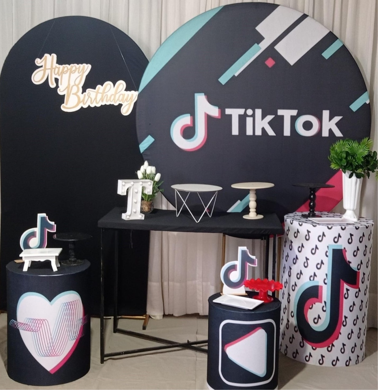 Tik Tok Jade - Tok de Festas 