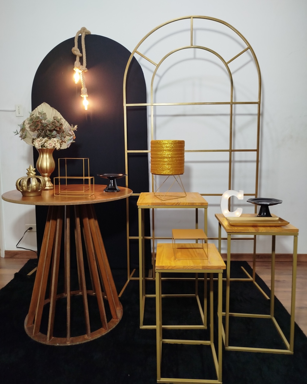 Composição Preto E Dourado Luxo 1 - Michele Locações