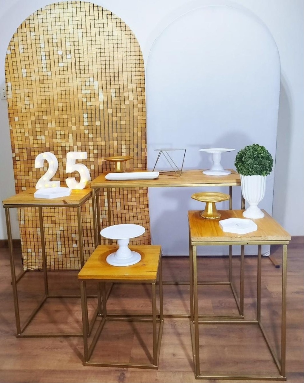 Composição Branco E Dourado - Michele Locações