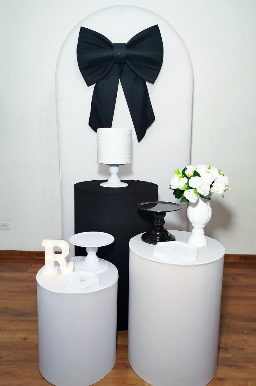 Kit Romano Laço Preto E Branco - Michele Locações