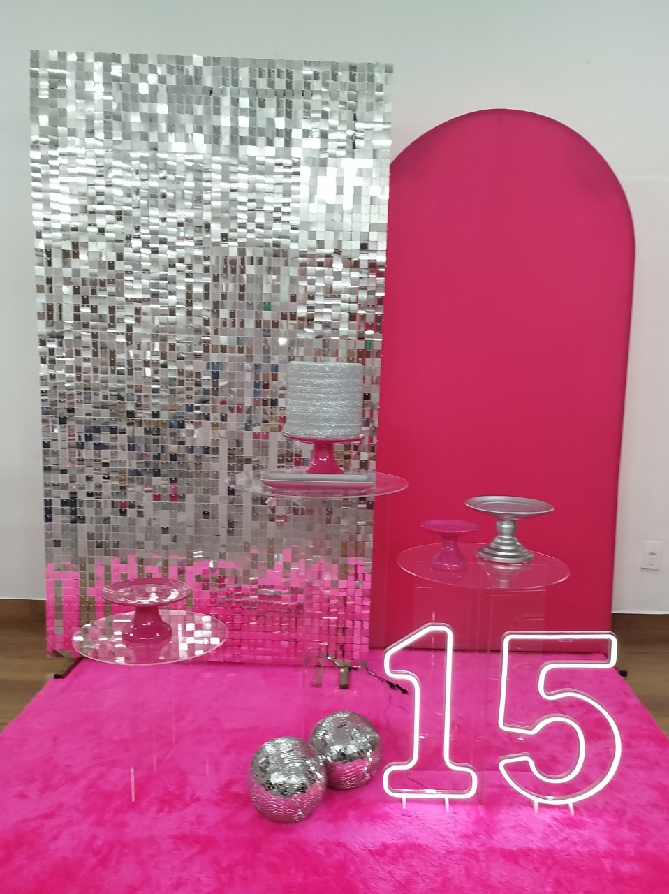 Composição Luxo Rosa Pink E Prata  - Michele Locações