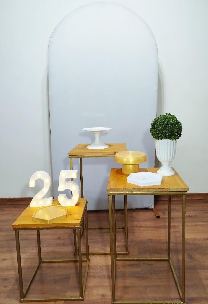 Composição Branco E Dourado - Michele Locações