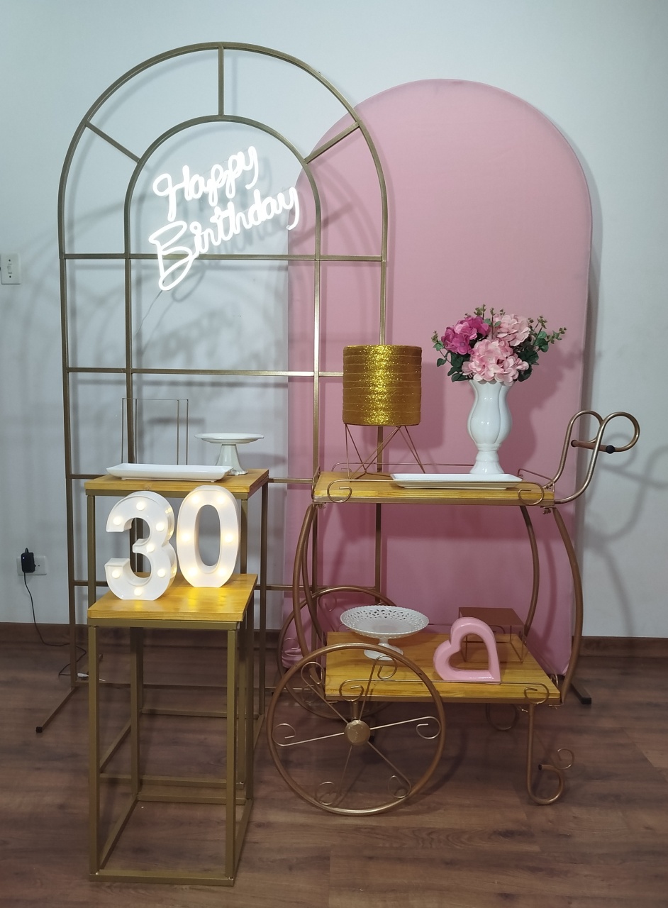 Composição Rosa, Branca E Dourado 3/ Carrinho - Michele Locações