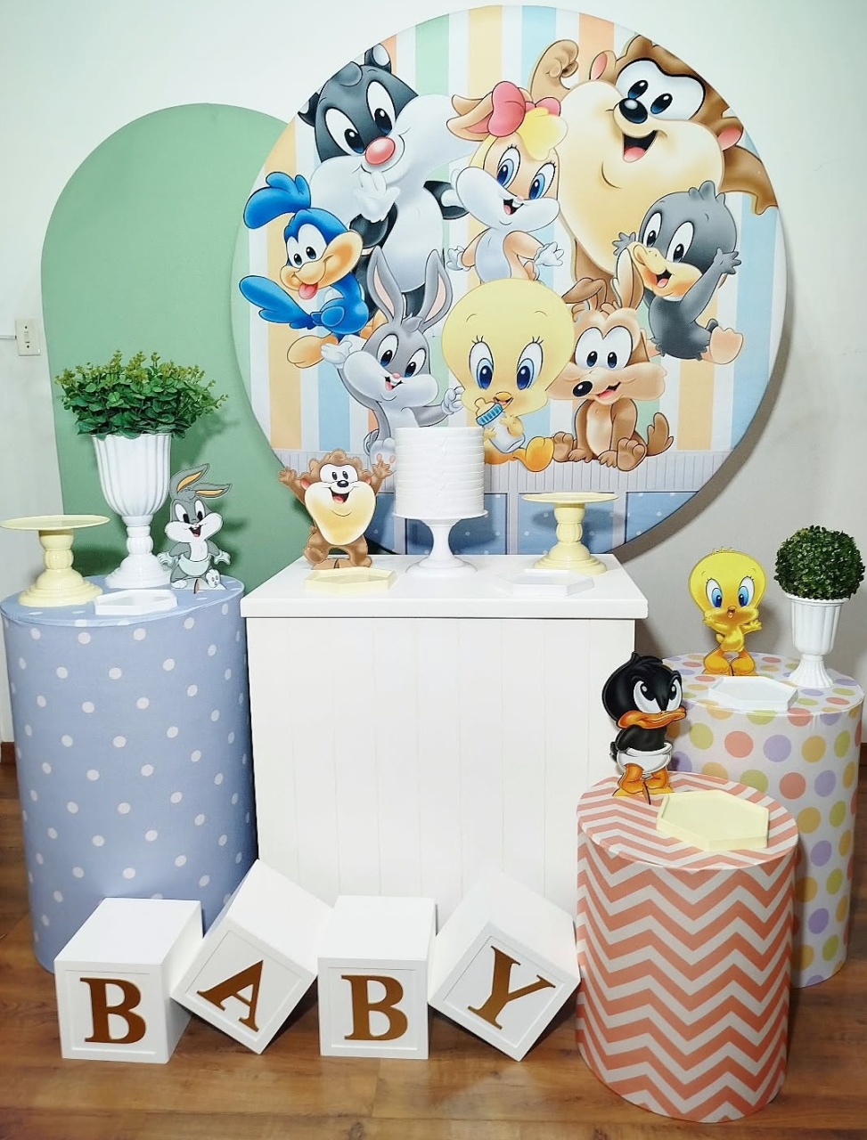 Composição 2 Chá Bebe Looney Tunes - Michele Locações