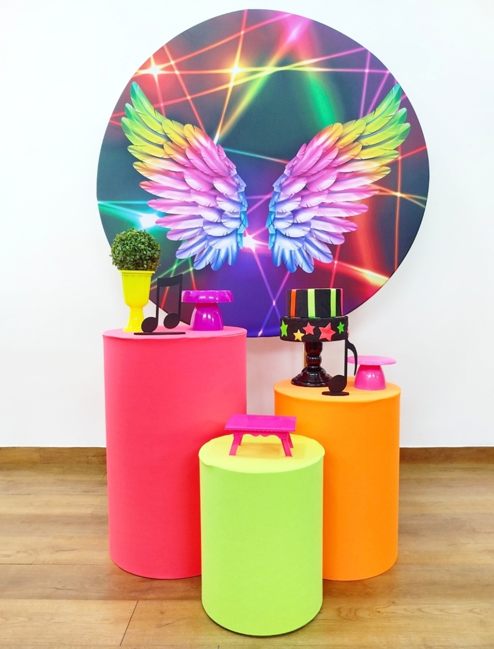 Kit Prata Asas Neon - Michele Locações
