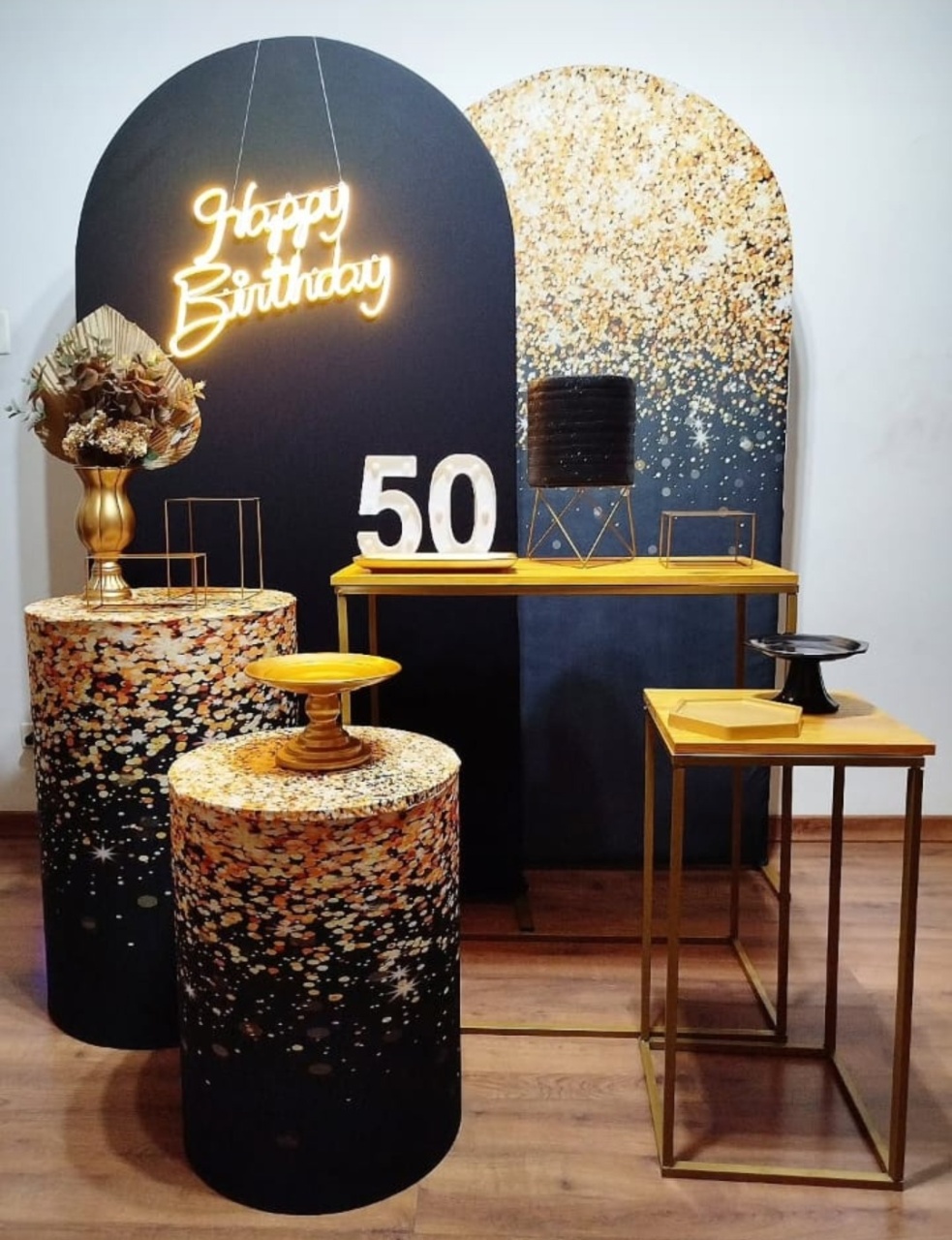 Composição Preto E Dourado Luxo 5 - Michele Locações