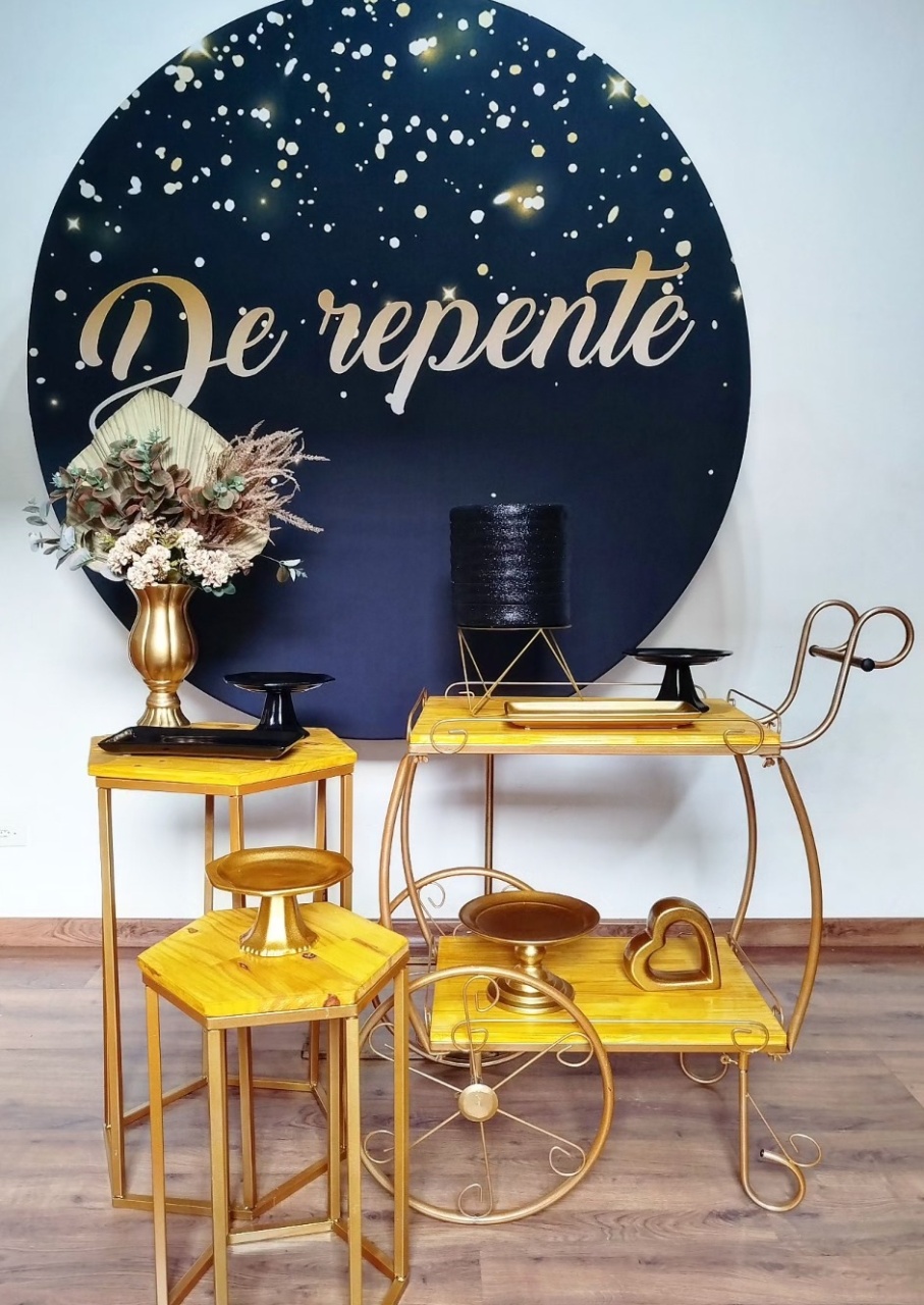  de Repente  Preto E Dourado / Kit Carrinho - Michele Locações