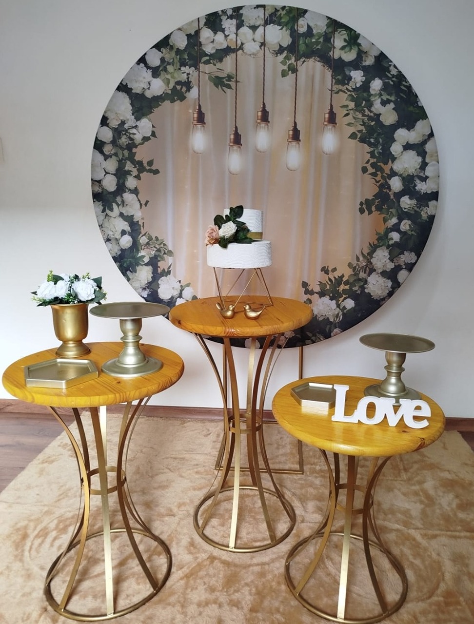 Composição  Painel Floral Com Lampadas - Michele Locações