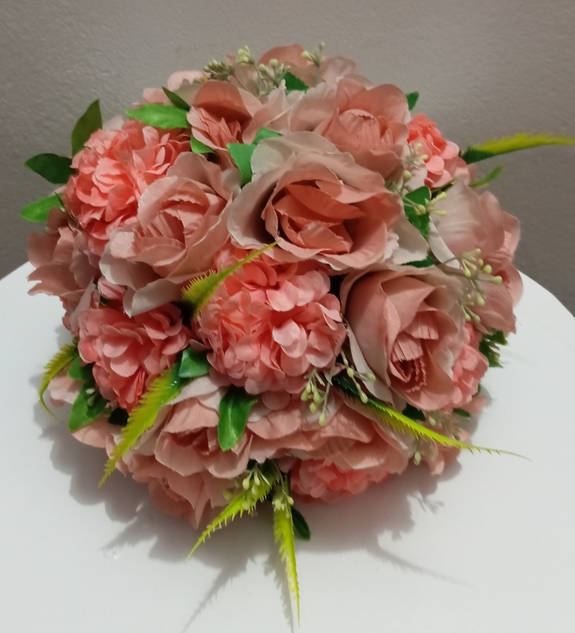 Arranjo de Bola de  Flor Rose G - Espelhomagicopeguemonte