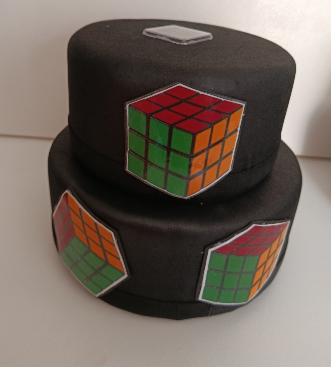 Bolo Fake  Cubo  Mágico  - Espelhomagicopeguemonte