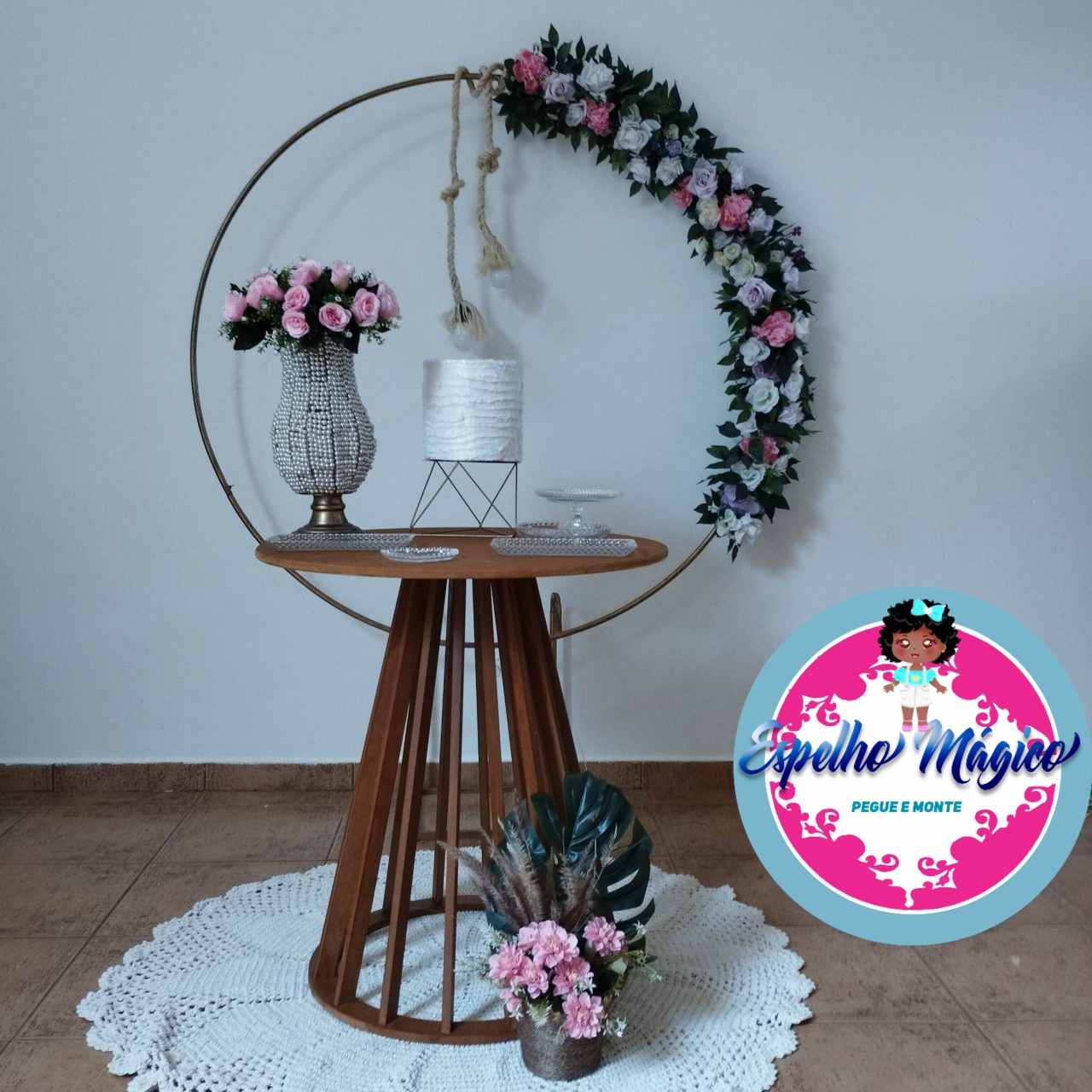 Decoração Casamento Painel Redondo Com Arranjo de Flor - Espelhomagicopeguemonte