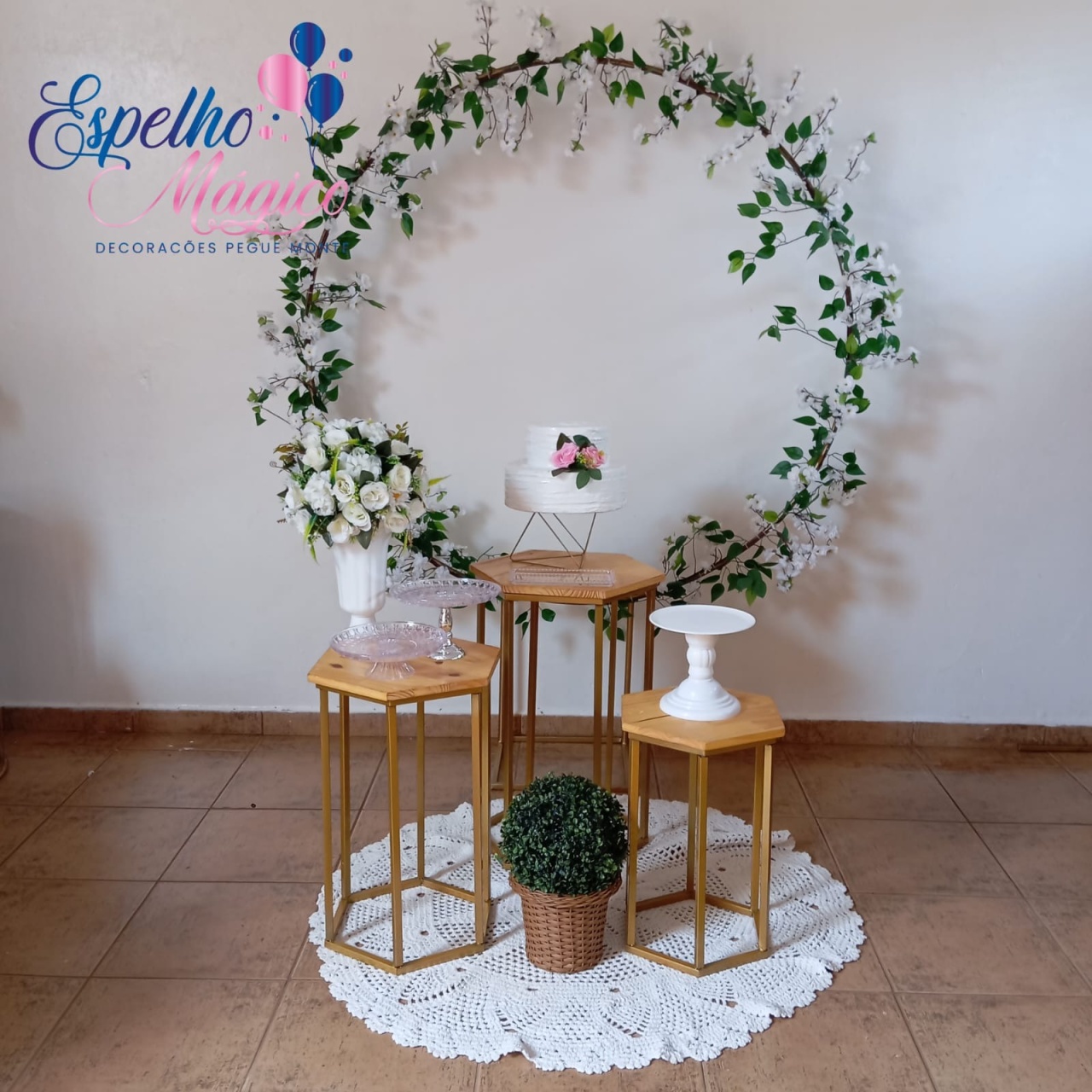  Mesa Sextavada E Arco de Flor de Cerejeira - Espelhomagicopeguemonte