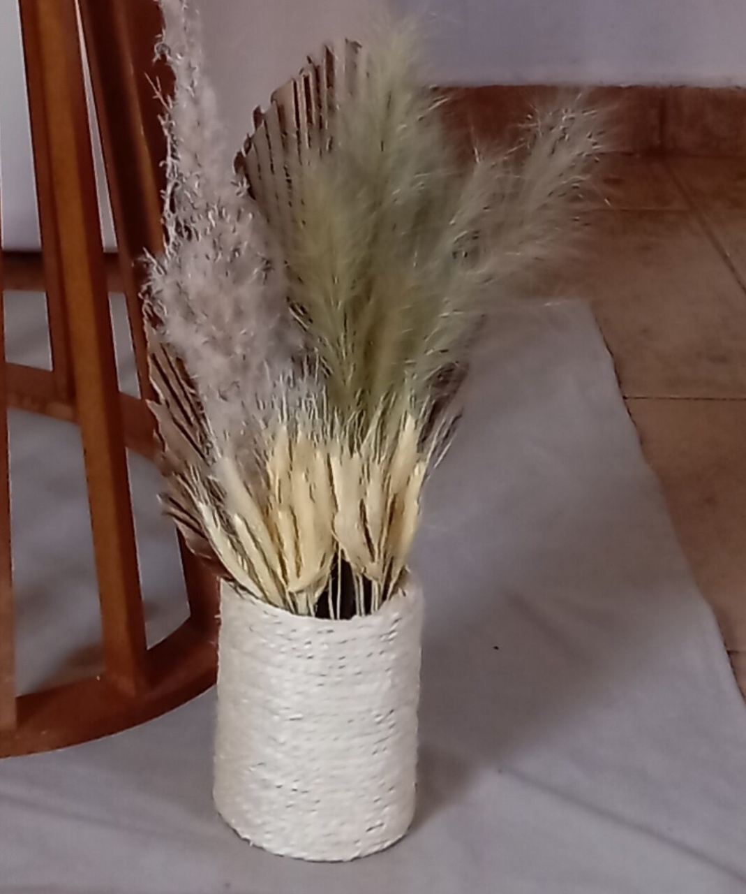 Cachepo de Corda de Chão Rustico Com Flolhas Secas - Espelhomagicopeguemonte