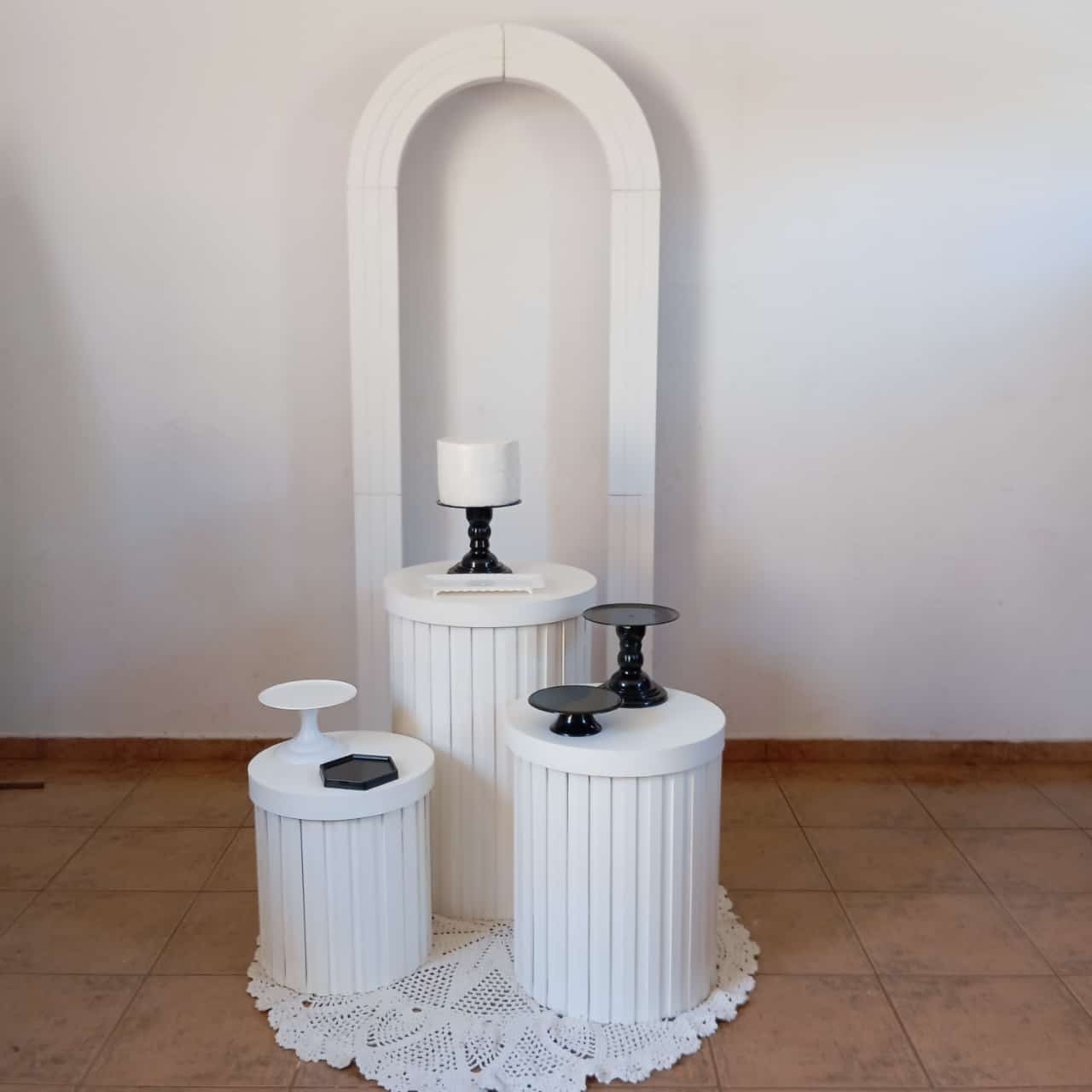 Decoração Branco E Preto Portal Romano - Espelhomagicopeguemonte