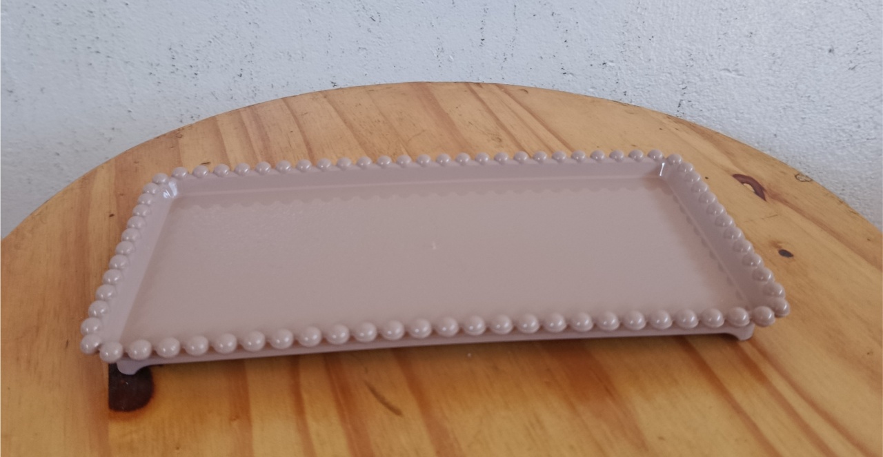 Bandeja Retangular Bolinha Noz Moscada - Espelhomagicopeguemonte