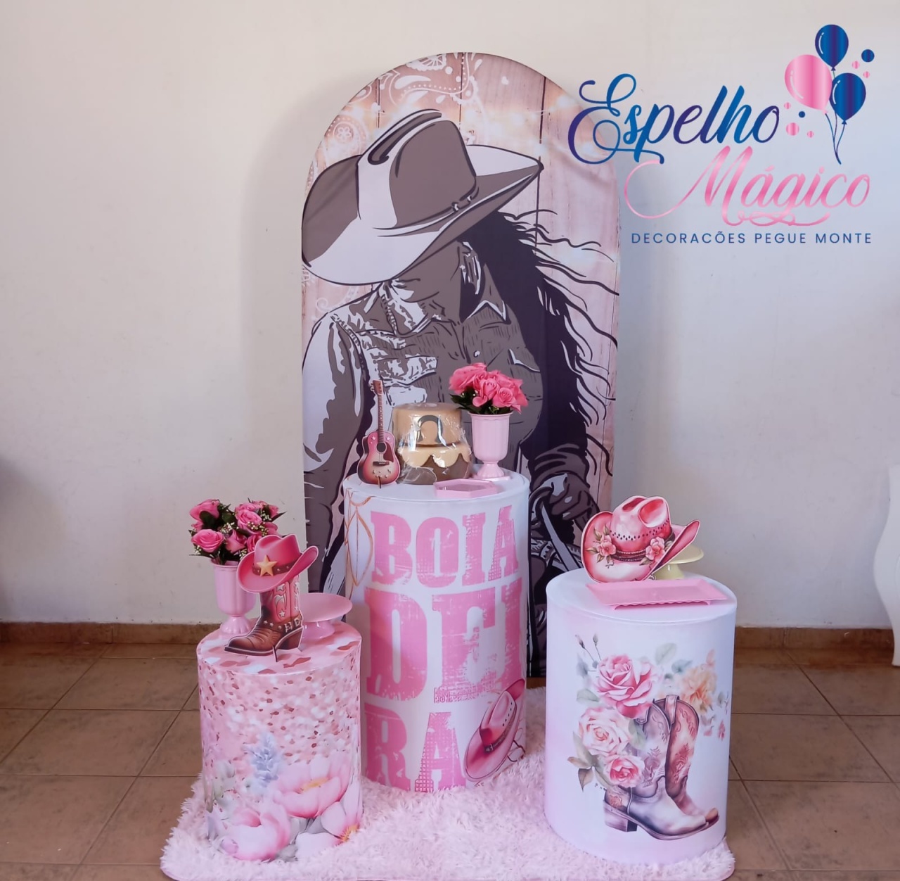Decoração Boiadeira Rosa Painel Romano  - Espelhomagicopeguemonte