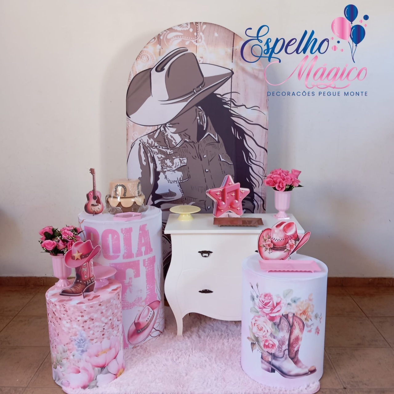Decoraçaõ Boiadeira  Rosa  Painel Romano  - Espelhomagicopeguemonte