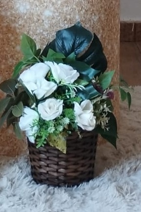 Cachepo de Folhagem Com Flor  Branca - Espelhomagicopeguemonte
